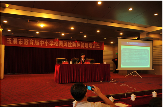 ��Ϫ�н������e�k����С�WУ�@�L�U���ع�����Ӗ��